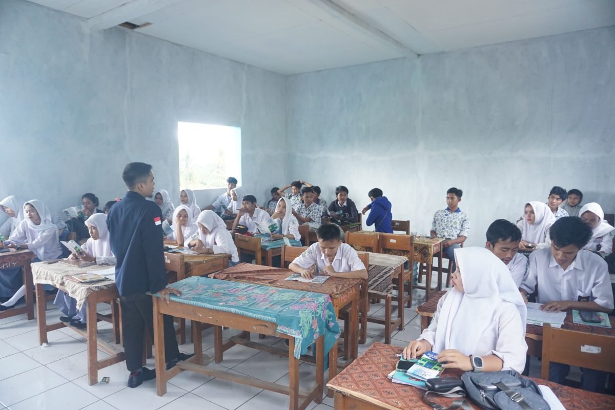 Sosislisasi PMB STAI Al-Hidayah di SMA Al-Ghifari dan di SMA PGRI Leuwi Liang