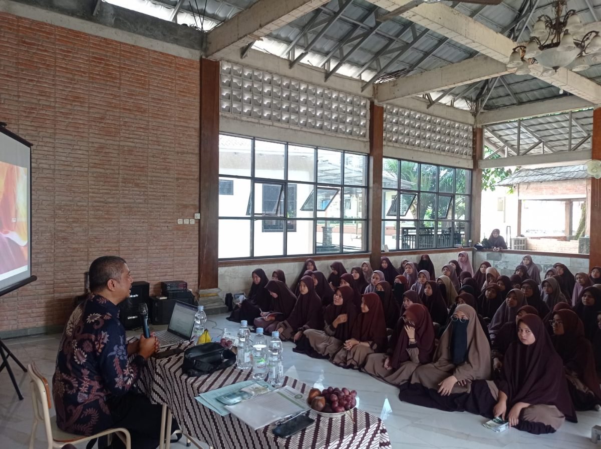 Kaprodi Ilmu Al-Qur’an dan Tafsir STAI Al-Hidayah Bogor Sosialisasikan PMB di Pondok Darussunnah Parung-Bogor