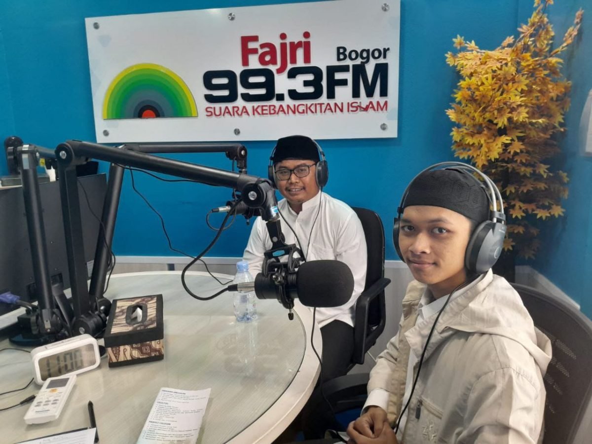 Mahasiswa STAI Al-Hidayah Bogor Siaran Edukasi di Radio Fajri 99.3 FM Bogor